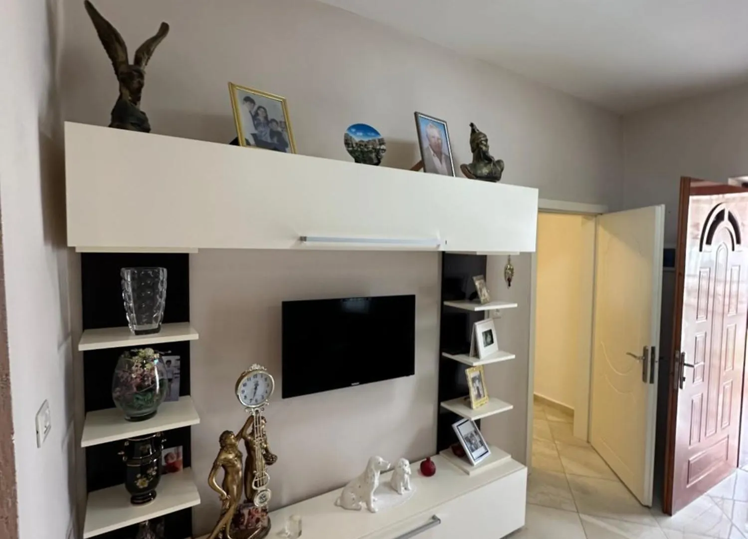 Vila Hino Sarande