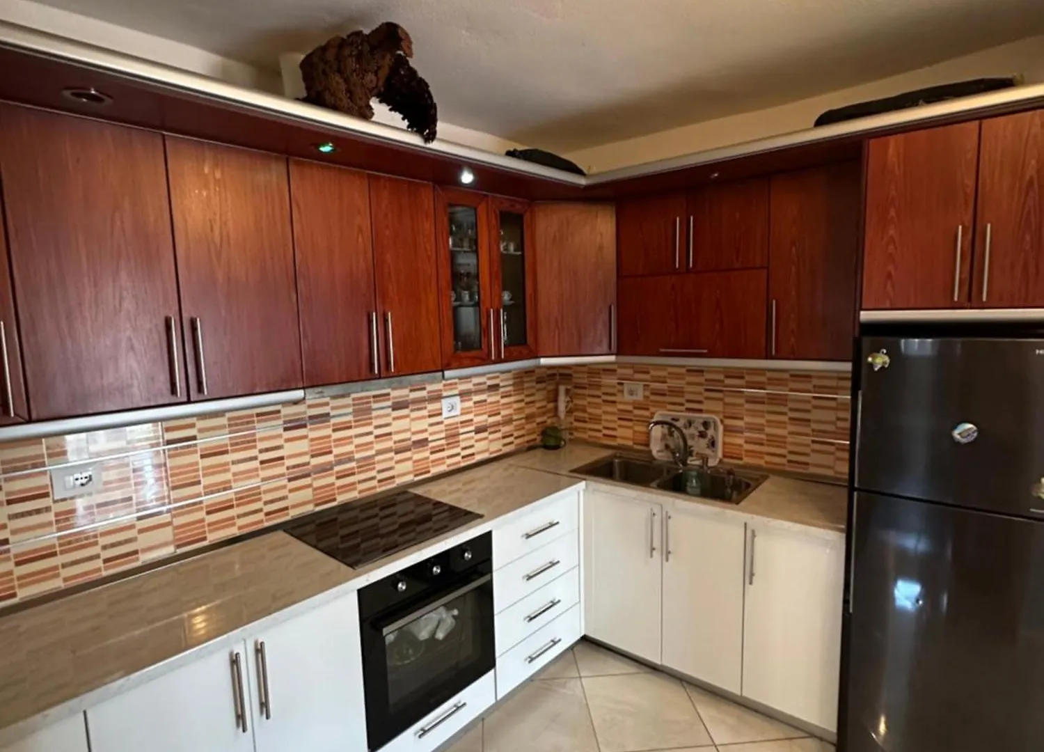 Vila Hino Sarande 0*,